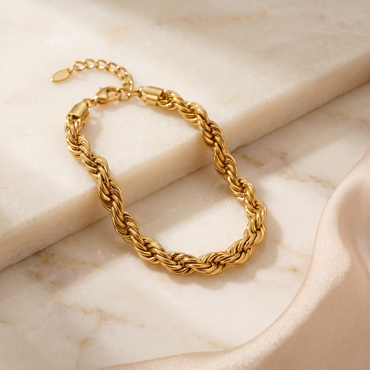 The Sera Chain luxury product photograph